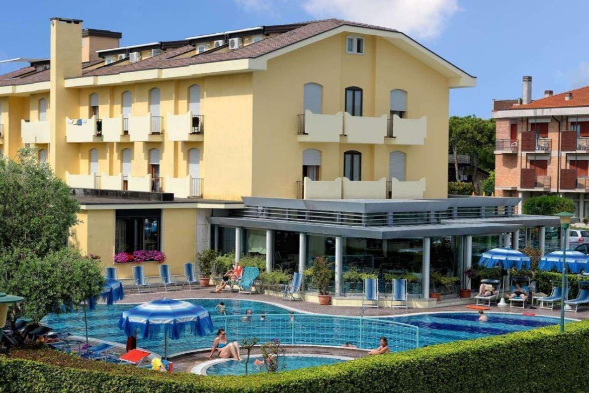 Junior Family Hotel Cavallino-Treporti Eksteriør billede