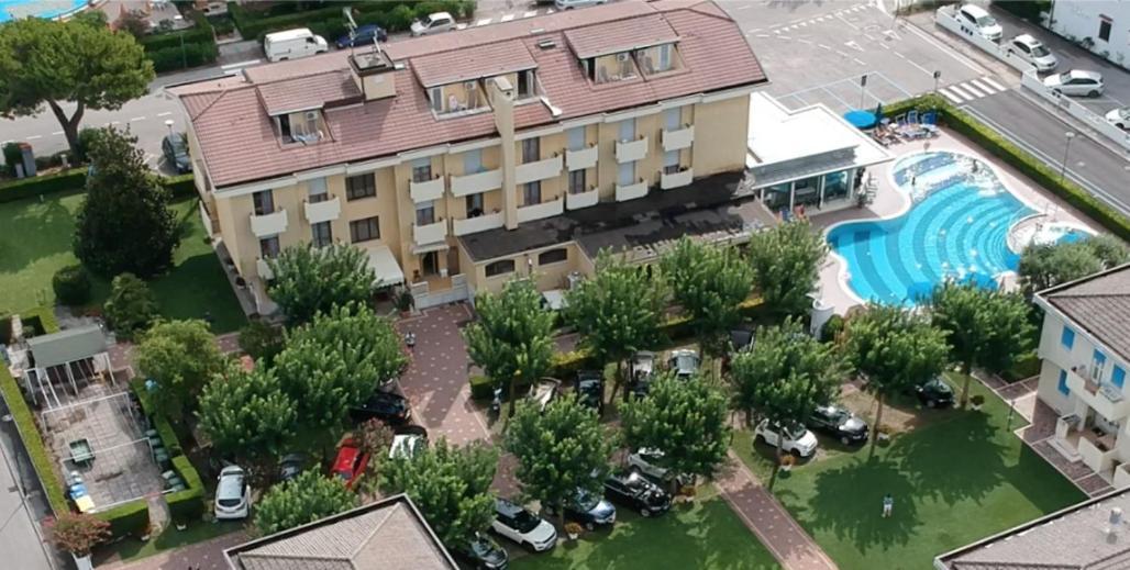 Junior Family Hotel Cavallino-Treporti Eksteriør billede